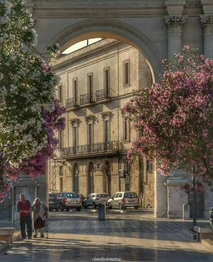 Lecce Stazione Centrale Εξωτερικό φωτογραφία
